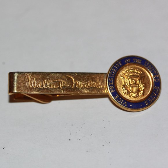 Vntg Tie Clip Vice President united States Seal Souvenir Tie Bar Walter Mondale - Picture 1 of 3